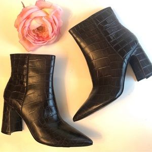 Like New- Marc Fisher Jaydyn Bootie
A wrapped half-moon heel